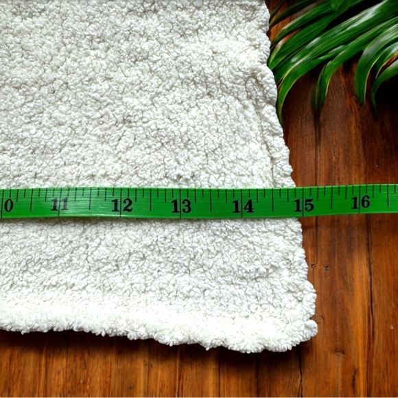 SOLD BAREFOOT DREAMS 100% Kashwere Chenilla Newborn Baby Blanket Sand Castle - Picture 6 of 8